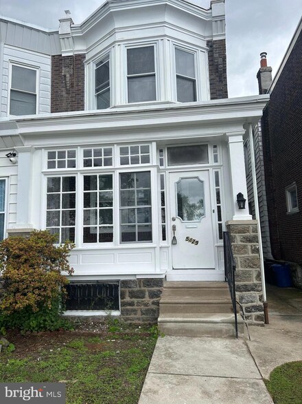5429 N Front St, Philadelphia, PA 19120
