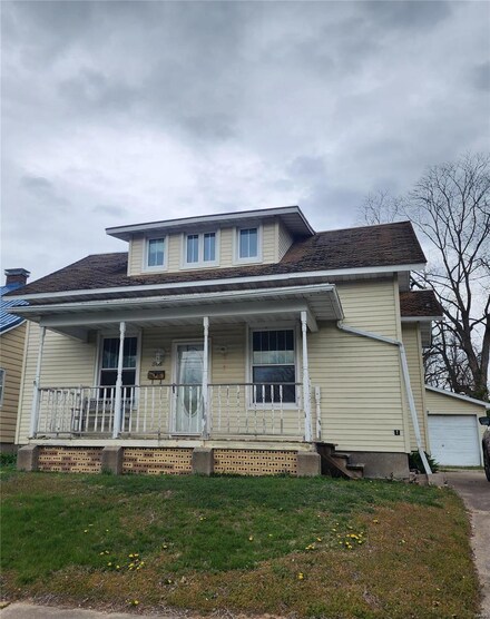 1906 High St, Chester, IL 62233