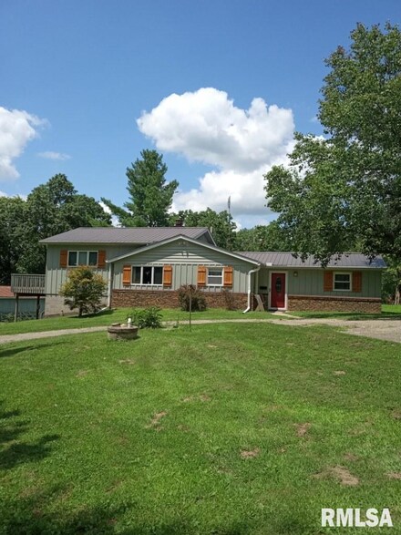 543 County Highway 8, Congerville, IL 61729