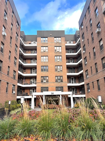 16 N Broadway Unit 3E, White Plains, NY 10601