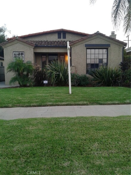 1940 W 83rd St, Los Angeles, CA 90047