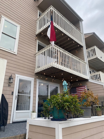 16 Mariner Village Dr, Seabrook, TX 77586