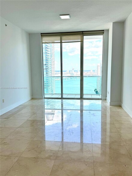 31 SE 5th St Unit 4214, Miami, FL 33131