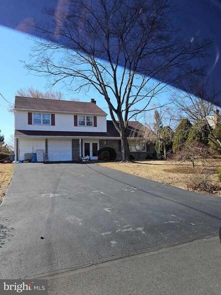 1320 Randy Dr, Pottstown, PA 19464