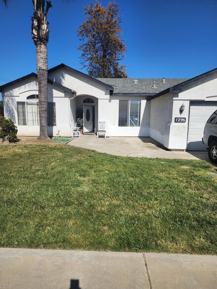 1296 Lampe St, Tulare, CA 93274
