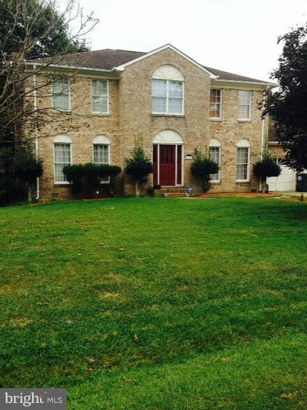 1920 White Lake Dr, Fredericksburg, VA 22407