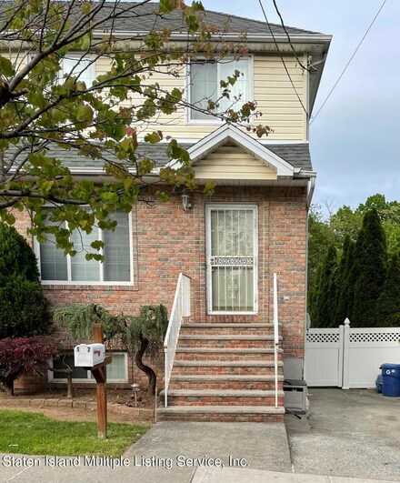 17 Kensington Ave, Staten Island, NY 10305