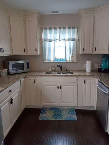 41 Lakeview Shores Dr, Coldspring, TX 77331