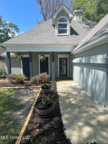 538 S Deerfield Dr, Canton, MS 39046
