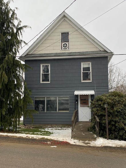 60 Venango St, Franklin, PA 16323