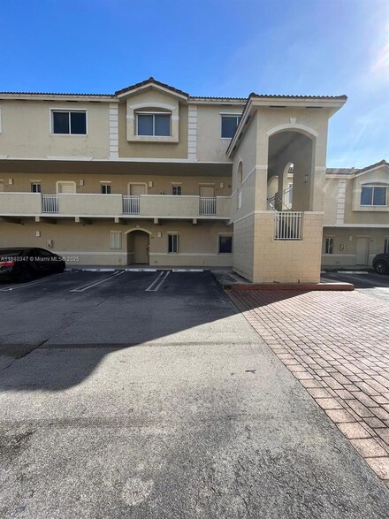 7995 NW 8th St Unit 115, Miami, FL 33126