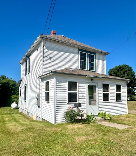 9 Lincoln St, Eastport, ME 04631