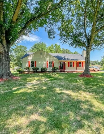 466 Lori Ln, Winston Salem, NC 27127