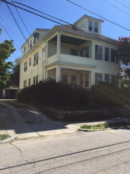13 Lambert St, Cranston, RI 02910