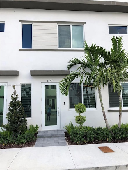 6670 NW 103rd Path Unit 1, Doral, FL 33178