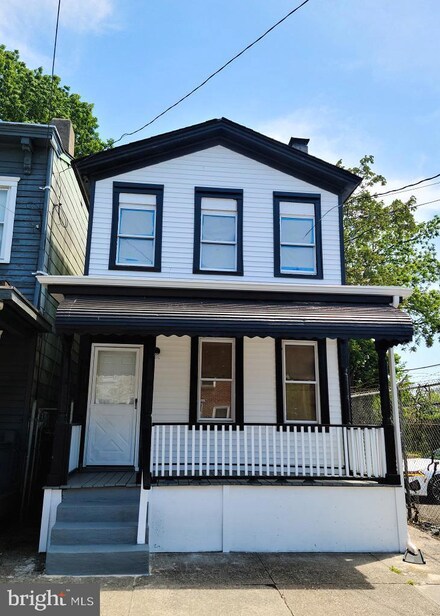 120 Calhoun St, Trenton, NJ 08608