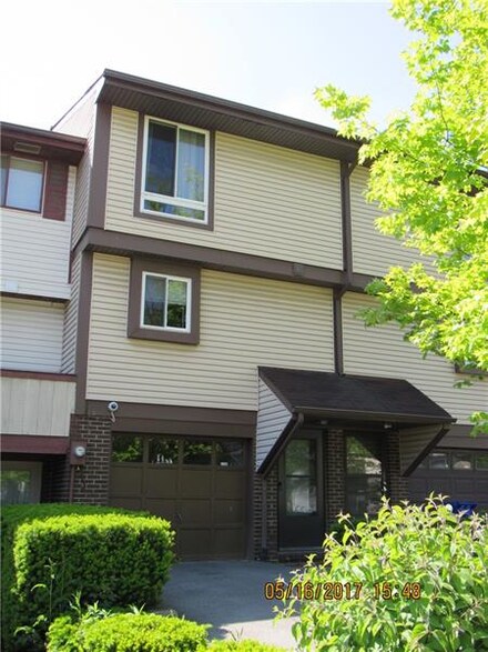 215 Cranbrooke Dr, Coraopolis, PA 15108
