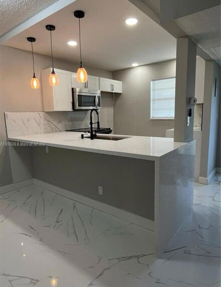 5102 NW 36th St Unit 605, Lauderdale Lakes, FL 33319