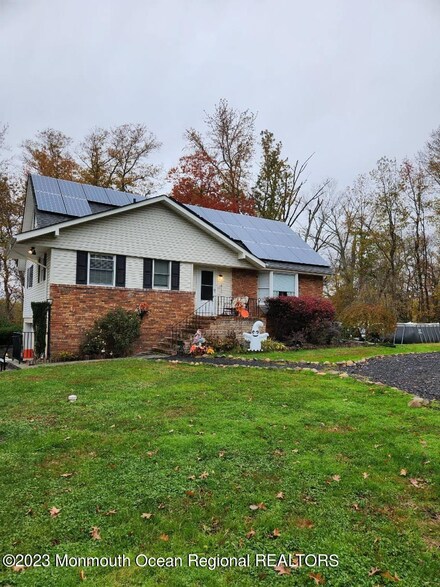 5 Holmes Mill Rd, Cream Ridge, NJ 08514