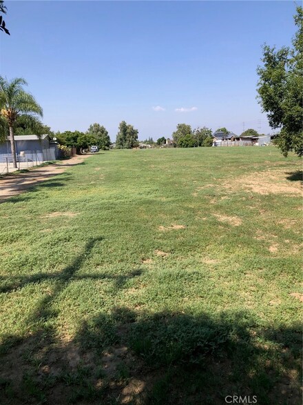 18438 Hawthorne Ave, Bloomington, CA 92316