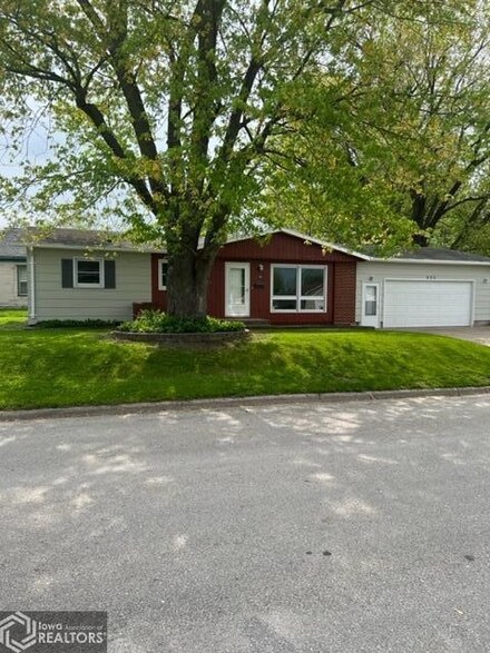 606 17th St, Fort Madison, IA 52627