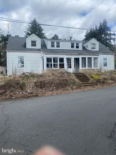 12 Coleman Ln, Titusville, NJ 08560