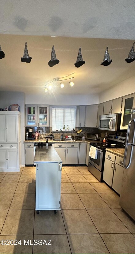 4988 N Plaza Amor, Tucson, AZ 85704