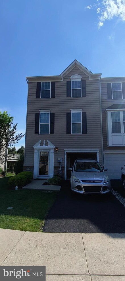 814 Susan Cir, North Wales, PA 19454