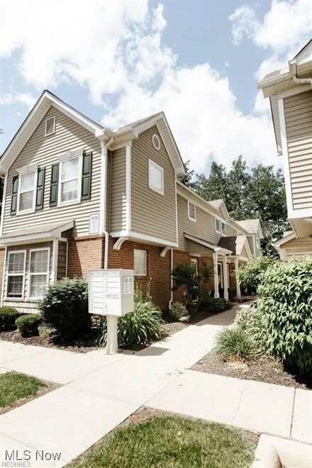 3375 Lenox Village Dr Unit 253, Fairlawn, OH 44333