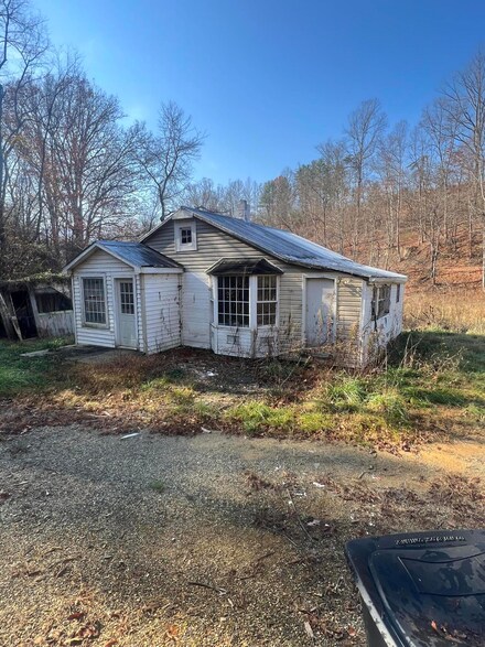 8250 Boones Chapel Rd, Boones Mill, VA 24065