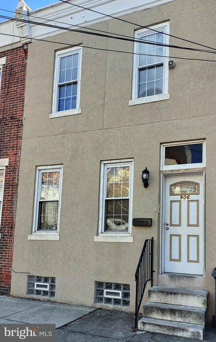 906 Mechanic St, Camden, NJ 08104