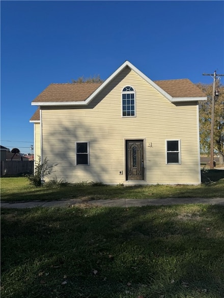 109 W State St, Fairmount, IL 61841