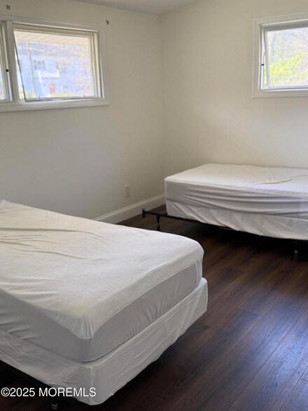 429 Brookside Ave, Oakhurst, NJ 07755
