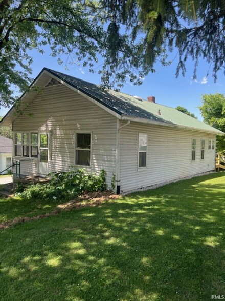 401 NE 3rd St, Paoli, IN 47454