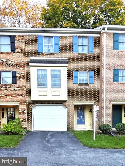 315 Valley View Dr, Waynesboro, PA 17268