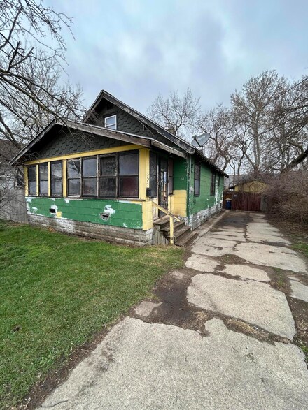 353 Fox St SW, Grand Rapids, MI 49507