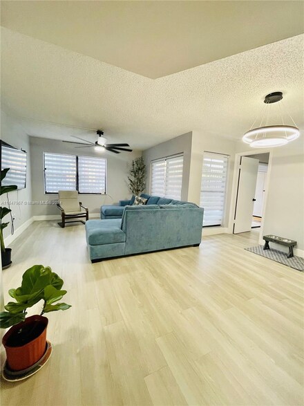 10845 NW 7th St Unit 15-12, Miami, FL 33172
