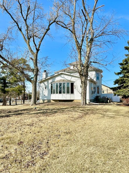 806 E Saint Charles Rd, Lombard, IL 60148