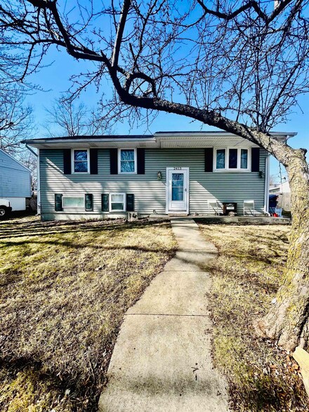 2413 Pinehurst Ln, Kokomo, IN 46902