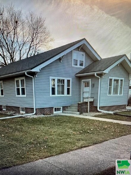 400 Pine St Unit St, Rolfe, IA 50581