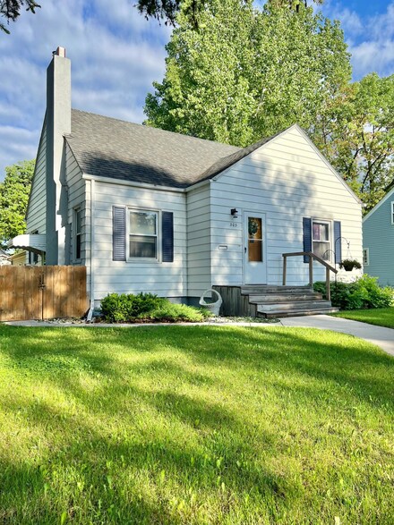 303 Merriam Ave N, Thief River Falls, MN 56701