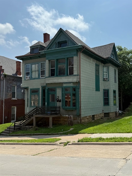 568 Loras Blvd, Dubuque, IA 52001