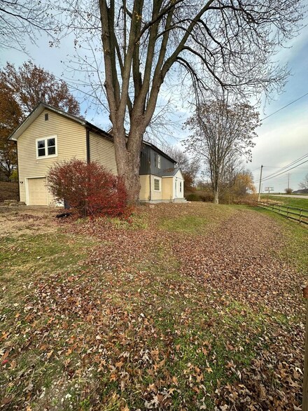 8377 Columbus Rd, Mount Vernon, OH 43050