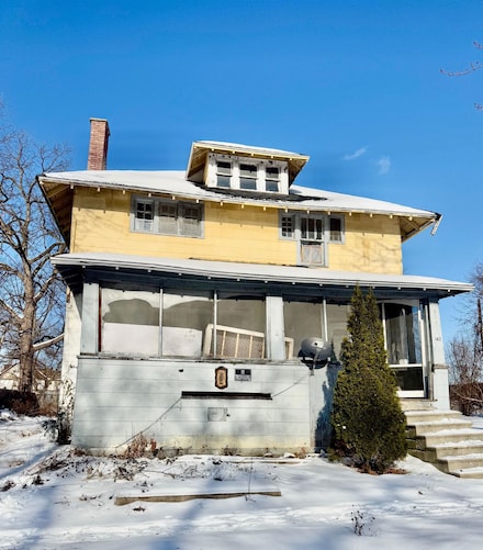 915 Burt St, Saginaw, MI 48607
