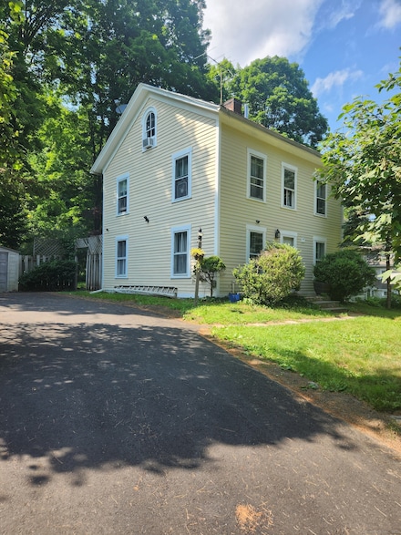 21 Dayton St, Sandy Hook, CT 06482