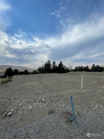 12 Parks Dr, Okanogan, WA 98840