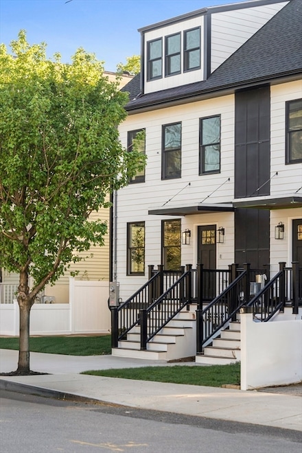 133 Fayerweather St Unit 1, Cambridge, MA 02138