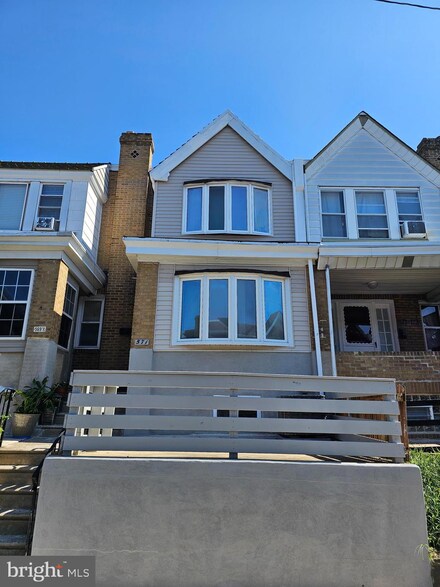 571 Rosalie St, Philadelphia, PA 19120