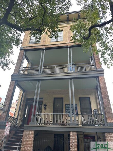 112 E Harris St, Savannah, GA 31401