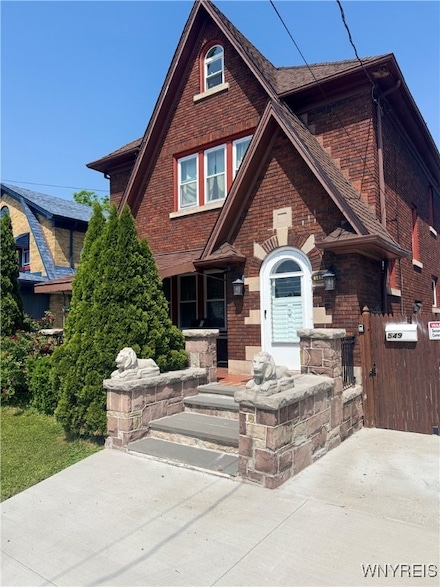 549 15th St, Niagara Falls, NY 14301